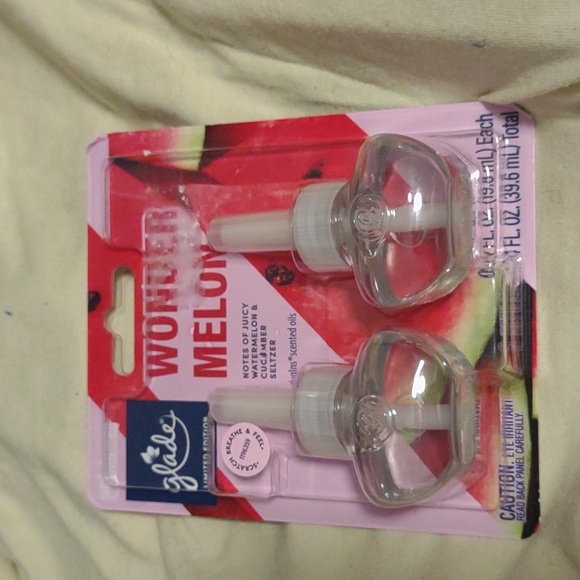 NEW Glade Wondermelon plugin scents - Picture 2 of 6